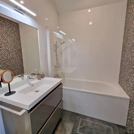 Atypique Clair Et Spacieux Avec Jardin Holiday home *